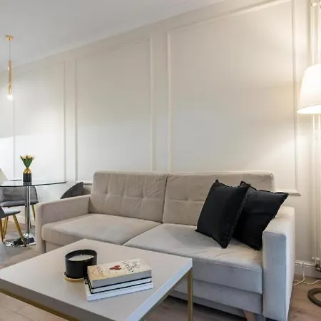 Urban Chic - Luxury Warsaw Stays -10 People- Mennica Residence Apartment