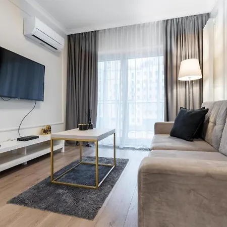 Urban Chic - Luxury Warsaw Stays -10 People- Mennica Residence Apartment Warsaw