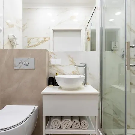 Urban Chic - Luxury Warsaw Stays -10 People- Mennica Residence *